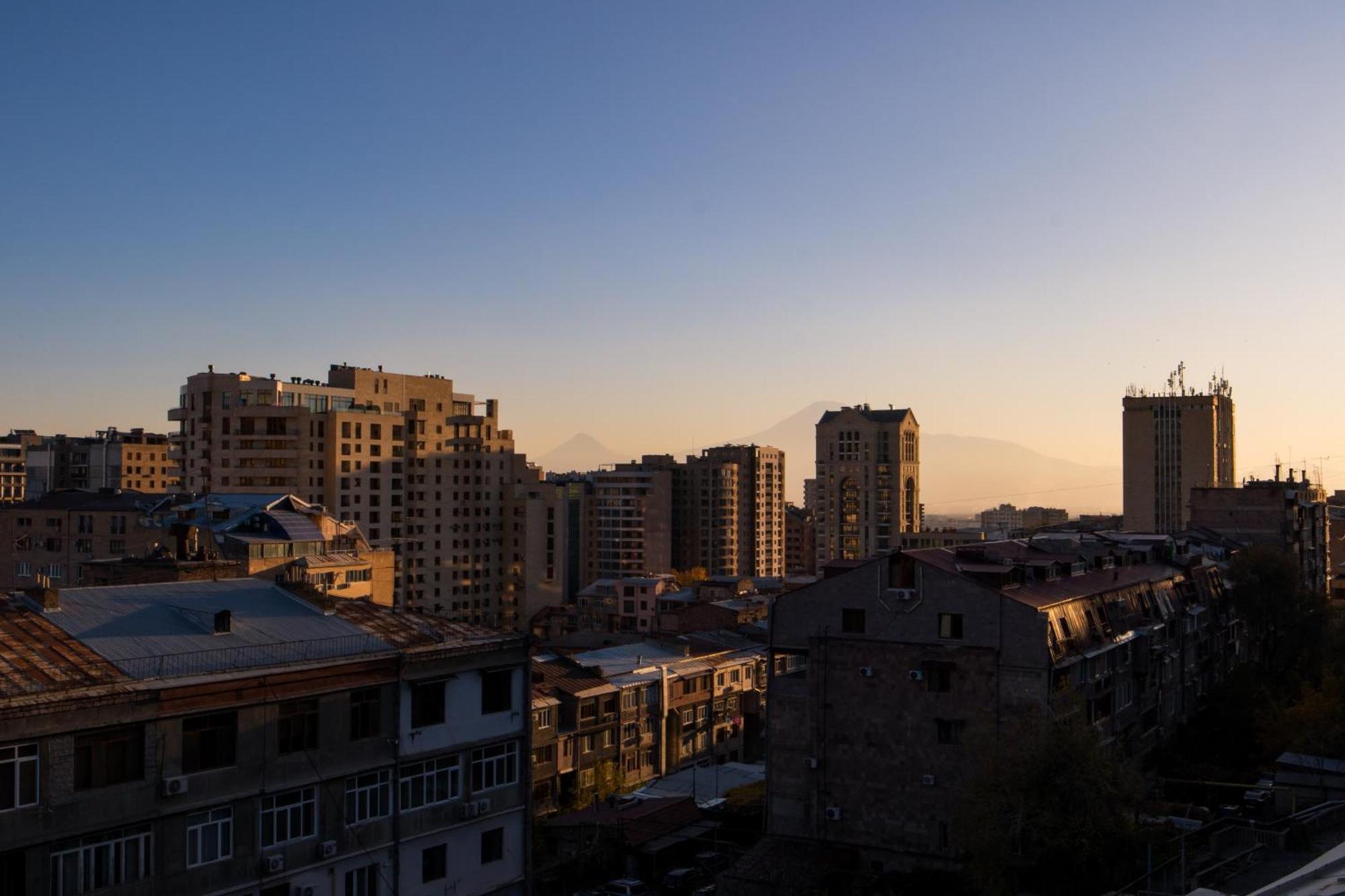 Hotelise L Canvas Apartment Yerevan Exterior photo